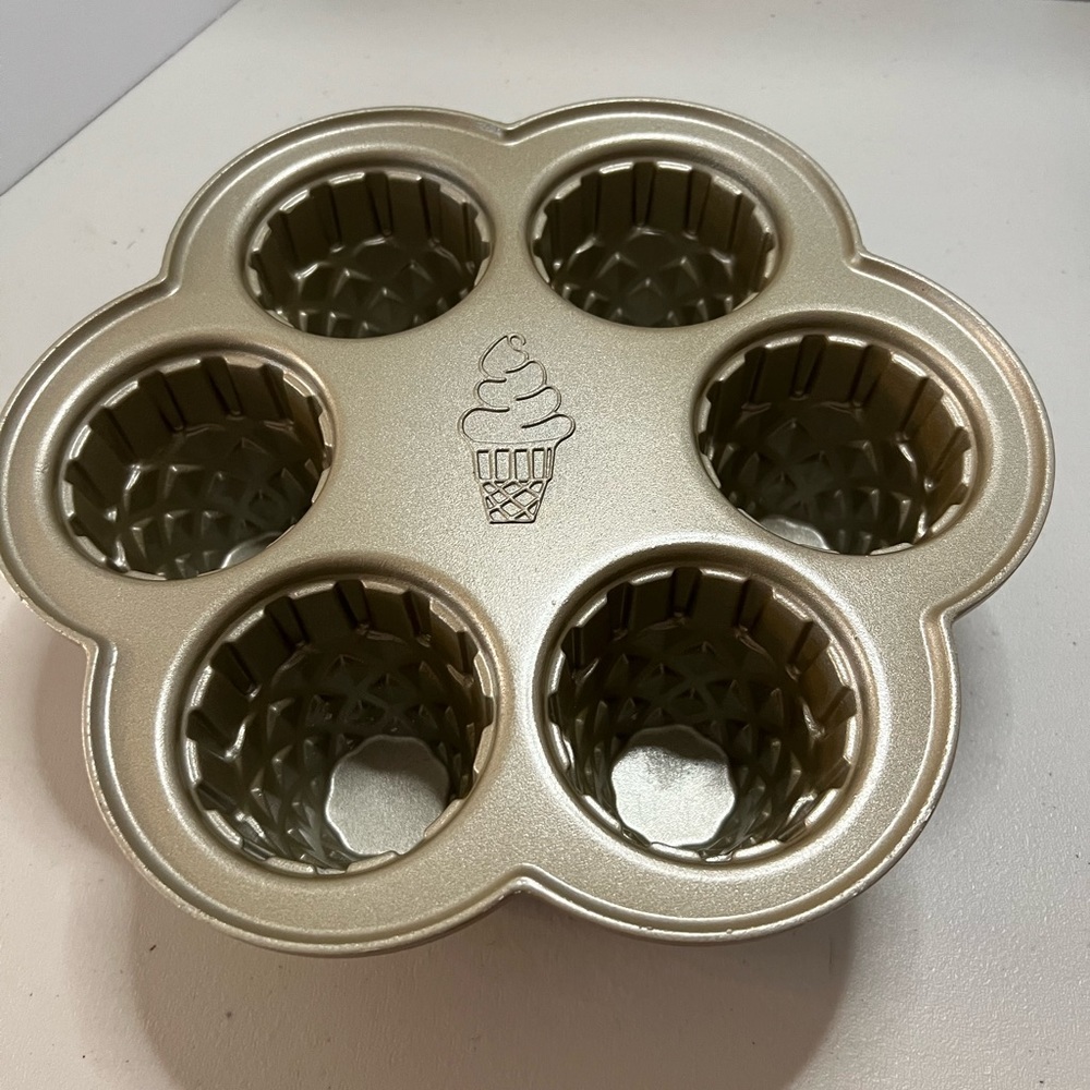 Nordic ware cupcake pan